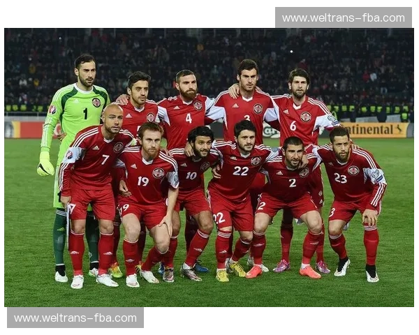 以逼抢压迫战术为核心解析足球比赛中的攻防转换与团队协作